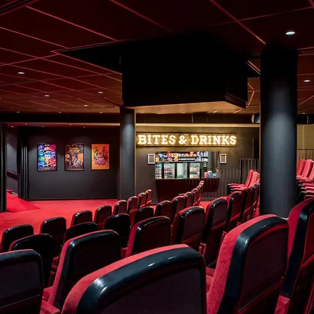 By Marriott Amsterdam Schiphol Airport מלון דירות