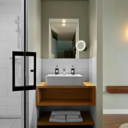 By Marriott Amsterdam Schiphol Airport 4*