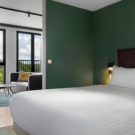 By Marriott Amsterdam Schiphol Airport מלון דירות