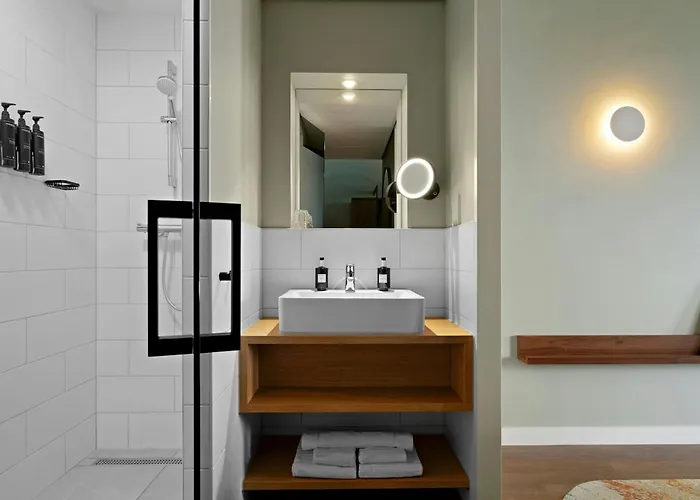 By Marriott Amsterdam Schiphol Airport 4*