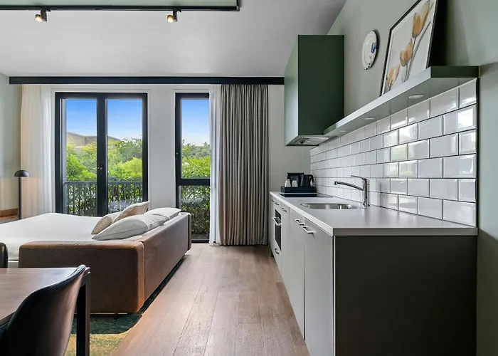 By Marriott Amsterdam Schiphol Airport מלון דירות 4*