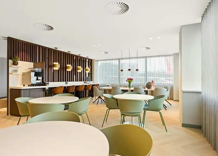 By Marriott Amsterdam Schiphol Airport מלון דירות