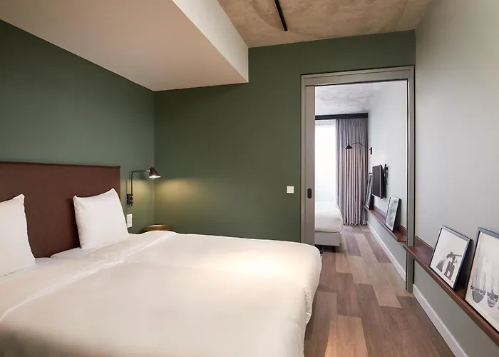 By Marriott Amsterdam Schiphol Airport Aparthotel 4*